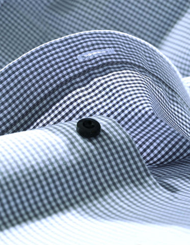 Chemise grise à mini carreaux