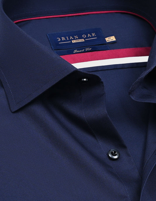 Chemise habillée en coton bleu marine facile à repasser
