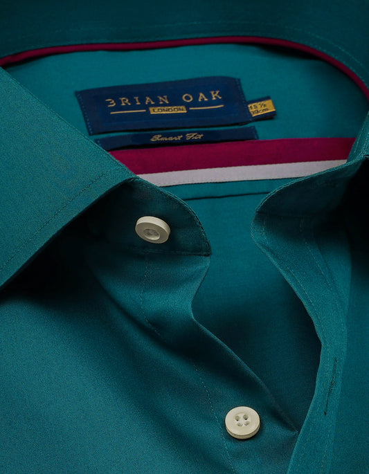 Chemise en satin bleu sarcelle riche
