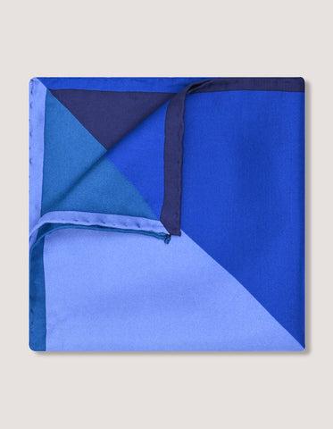 Pochette de costume en soie bleu uni de créateur