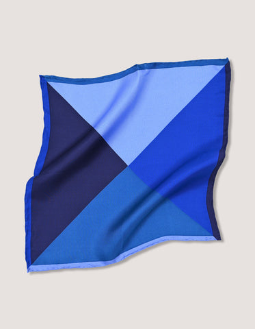 Pochette de costume en soie bleu uni de créateur