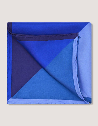 Pochette de costume en soie bleu uni de créateur