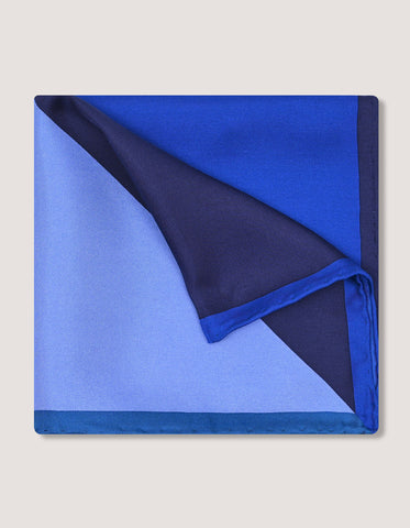 Pochette de costume en soie bleu uni de créateur